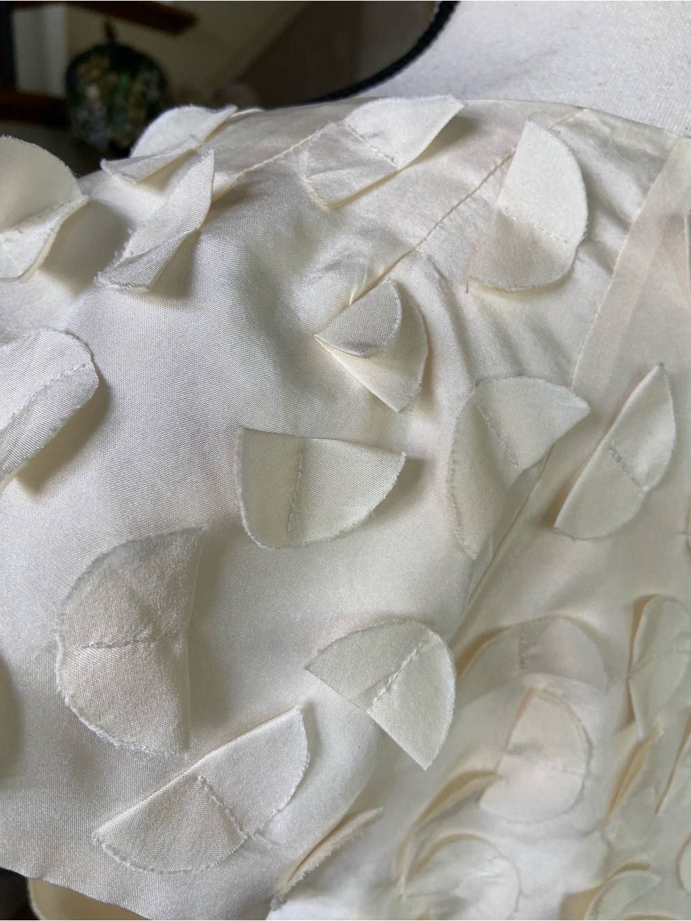 Talbots 100% Silk 3D Textured Floral Applique Blouse Top Cream Ivory Size 12 - Picture 6 of 9